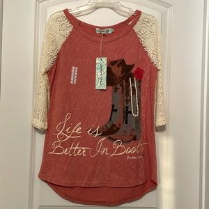 Small Southern Grace tee shirt with lace 3/4 sleeves
